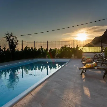 Villa Mons Aureus