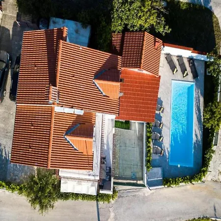 Villa Mons Aureus *