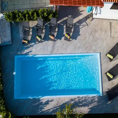 Villa Mons Aureus