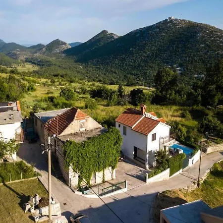 Villa Mons Aureus *